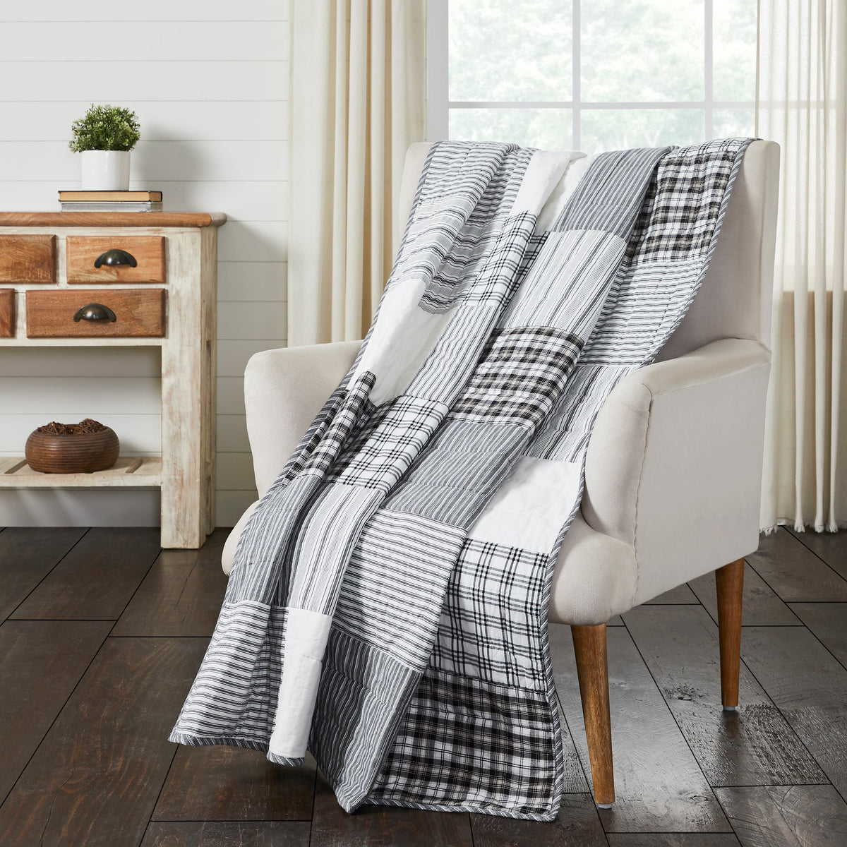 Sawyer Mill Black Block Throw