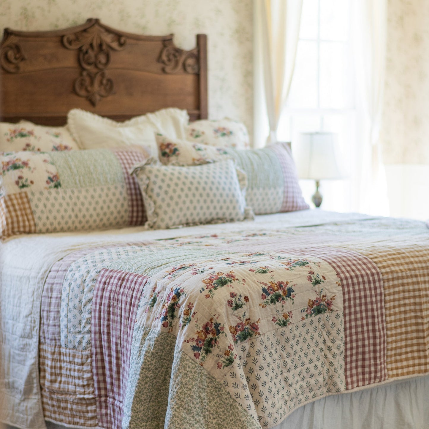 Rosehill Cottage Floral Gingham Patch Cotton Queen Quilt - 90x90 Dusty Rose & Natural Vintage Patchwork Bedding