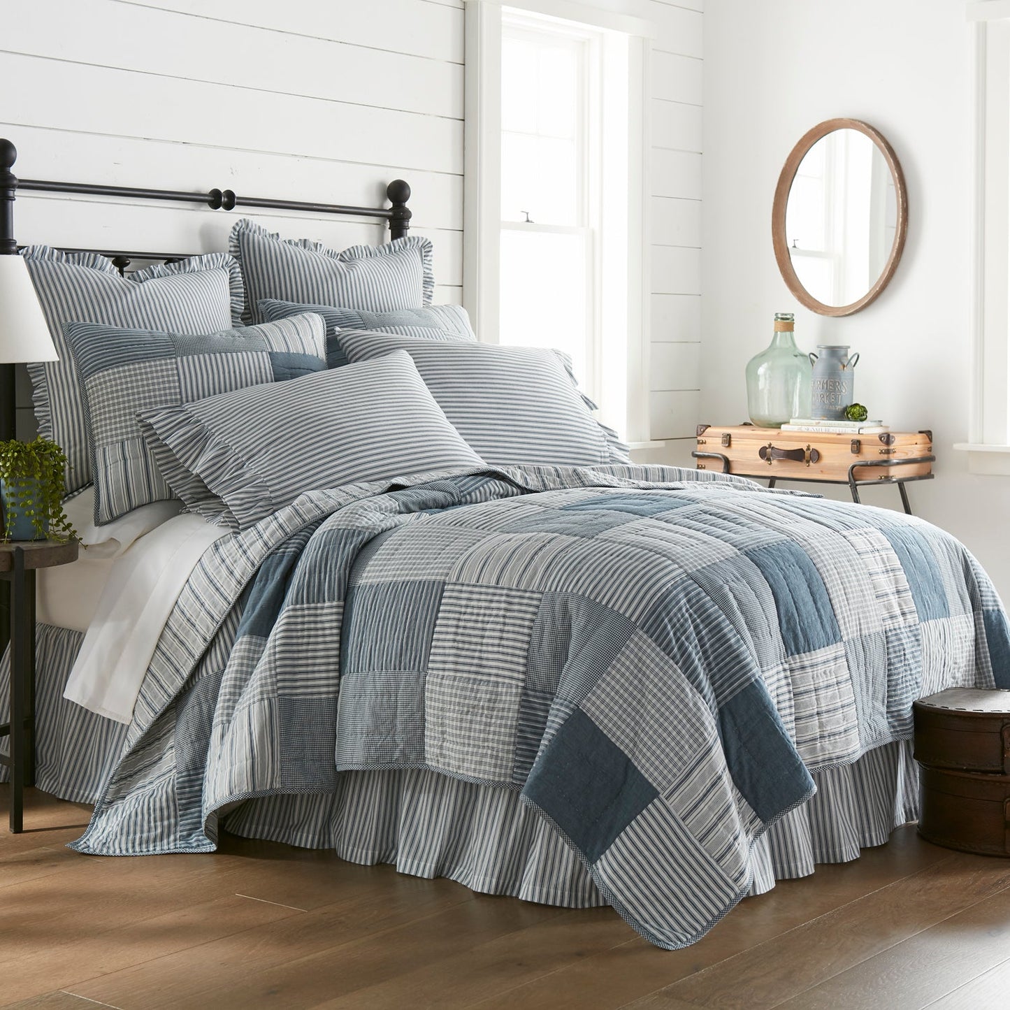 Sawyer Mill Blue Queen Quilt 90Wx90L