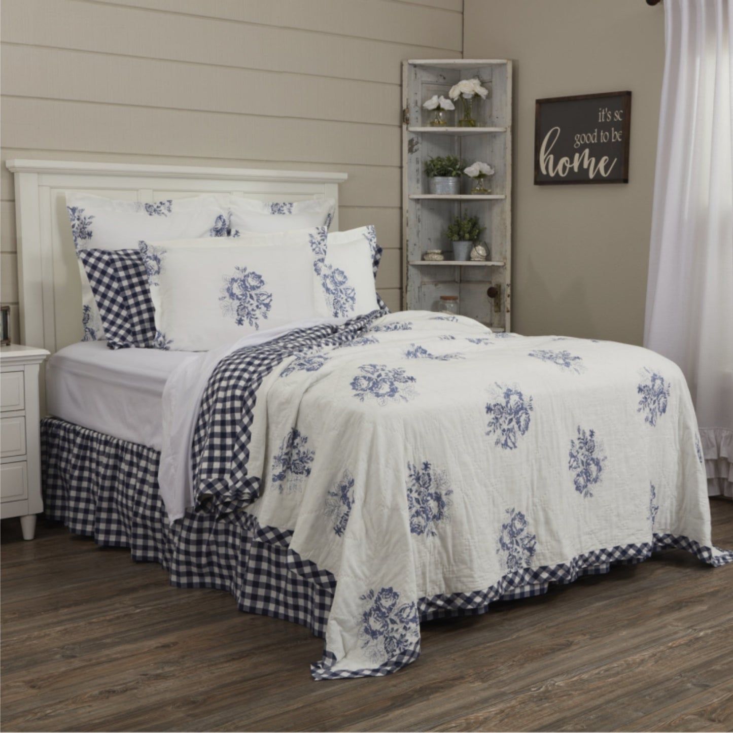 Lydia Blue Queen Quilt 90Lx90W