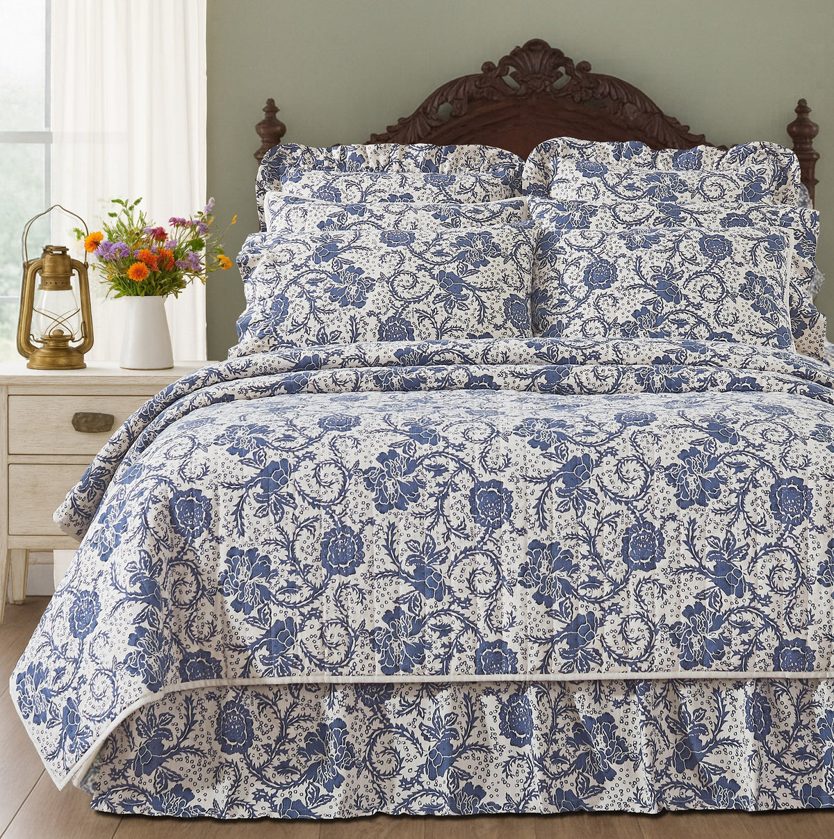 Dorset Navy Floral Twin Quilt 68Wx86L