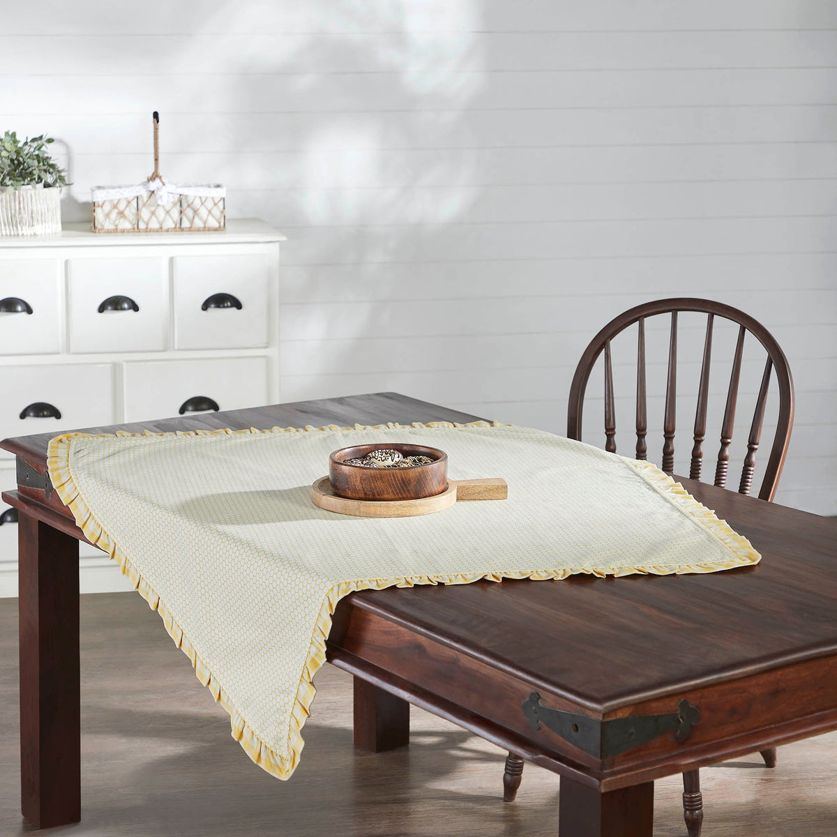 Honeycomb Ruffled Table Topper