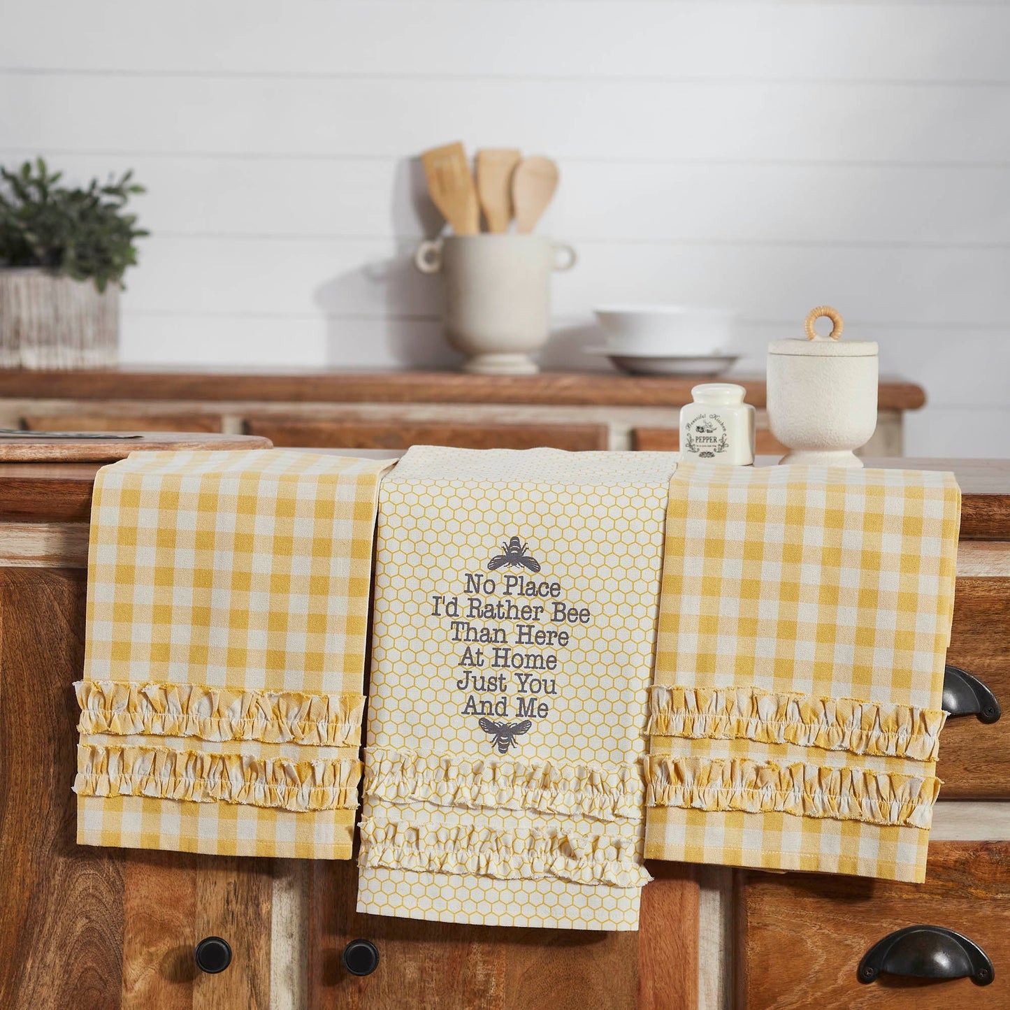 Buzzy Bees Ruffled Tea Towel Set of 3