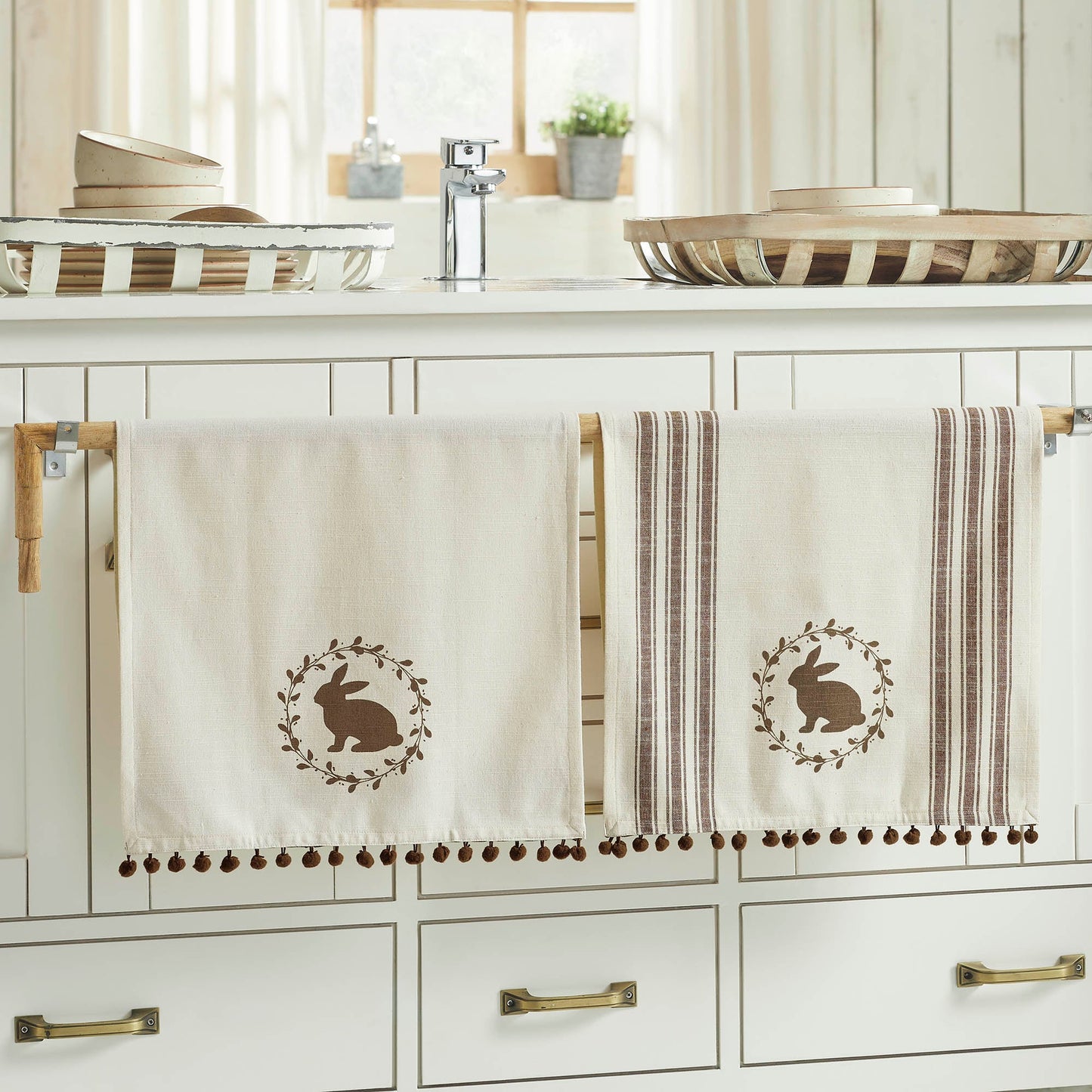Spring In Bloom Brown Bunny Wreath w/ Pom Pom Tea Towel Set of 2