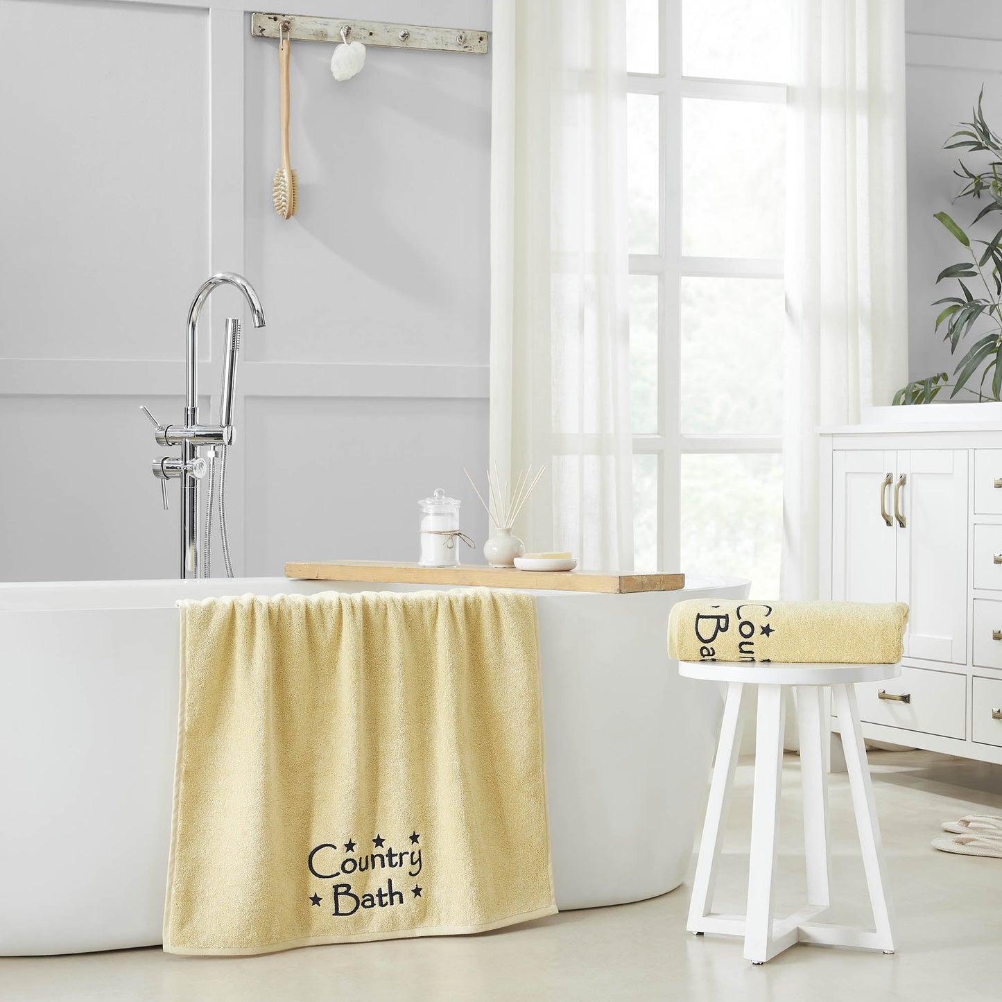 Navy Country Bath Stars Creme Bath Towel Set of 2